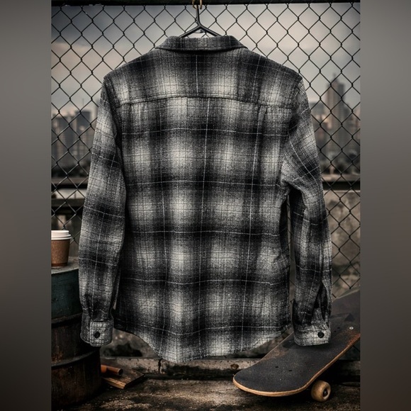 RVCA Plaid Flannel Shirt • Black Grey Button Up • Skate Surf Streetwear • Men’s - Picture 2 of 2